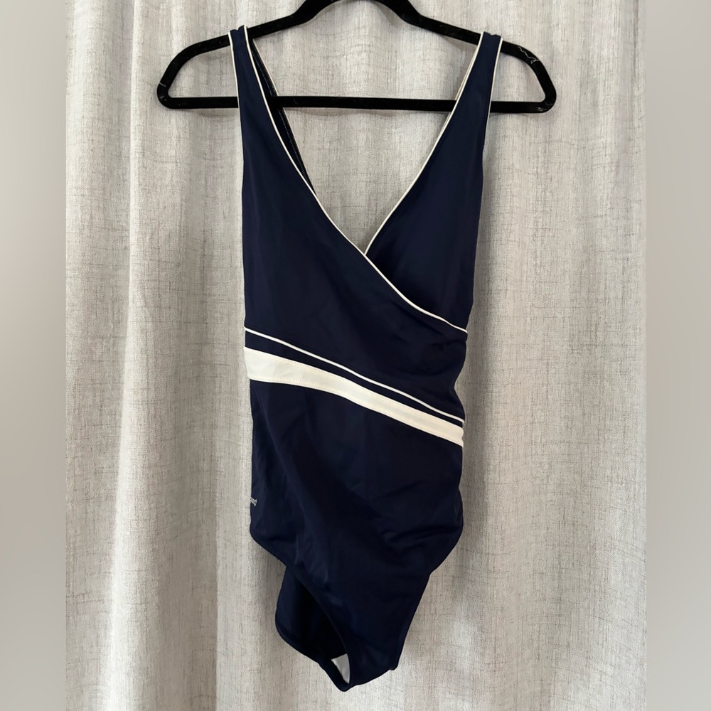 Speedo Envoltura One-Piece Swimsuit Navy with White Trim Size 14